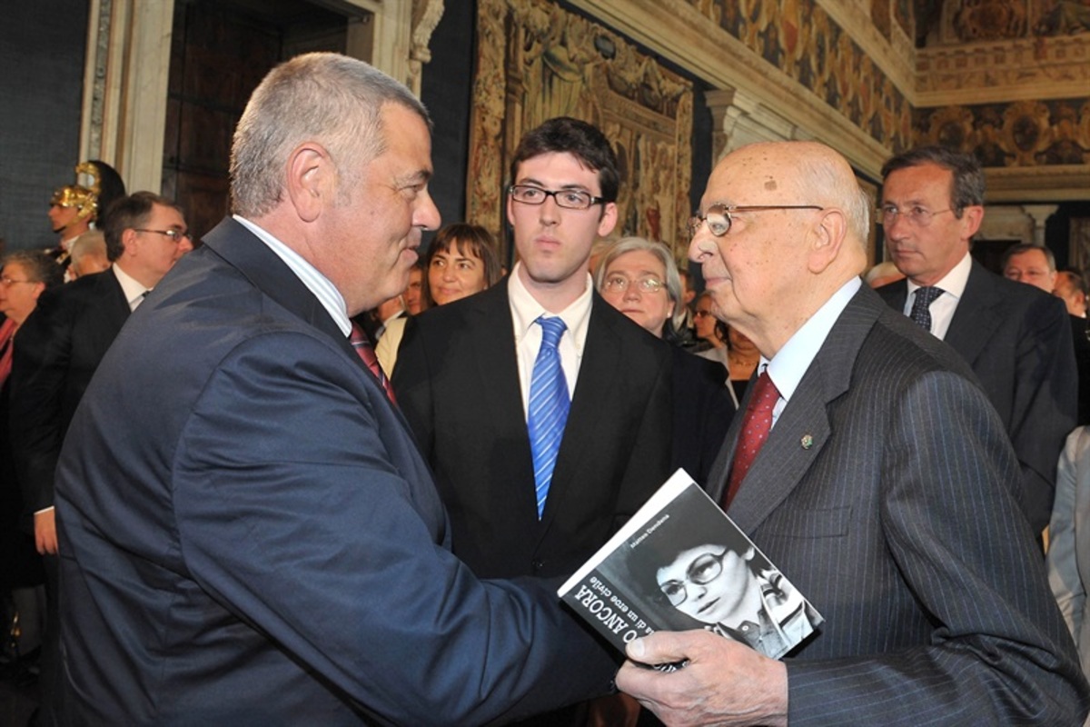 Richiamar sul Colle l’onesto Napolitano Richiamar sul Colle l’onesto Napolitano
