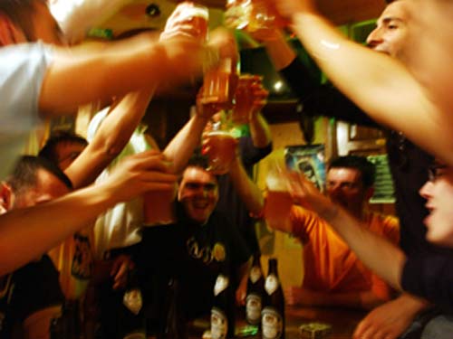 Tumori da alcol: produttori chiamati a rispondere in tribunale Tumori da alcol: produttori chiamati a rispondere in tribunale