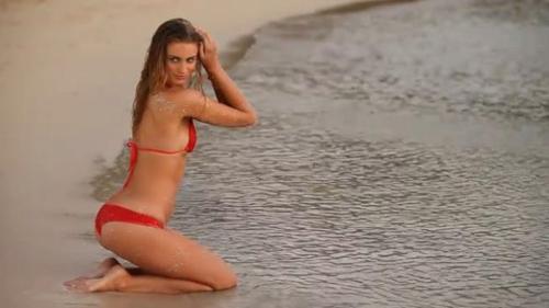 Le top di Sports Illustrated si spogliano Le top di Sports Illustrated si spogliano