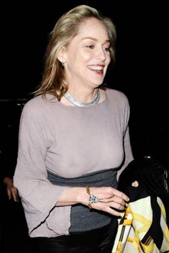 Sharon Stone rivela: “Sono tornata dall’aldilà” Sharon Stone rivela: “Sono tornata dall’aldilà”
