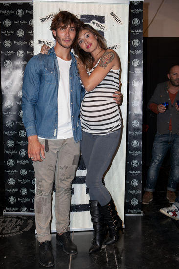 Belen e Stefano, le foto in camera da letto