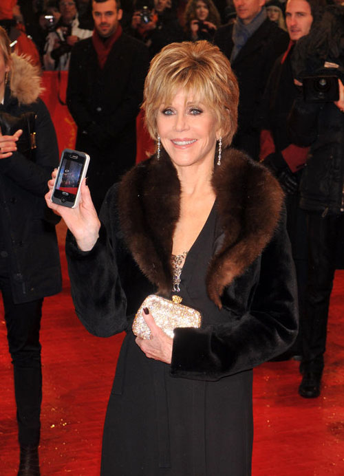 Jane Fonda: “A 60 anni l’amore si fa leggero e il sesso ci guadagna”