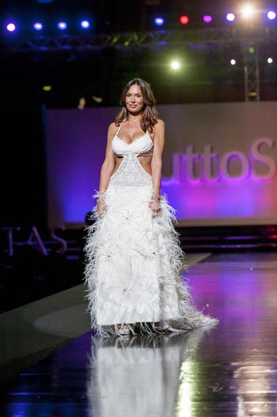 Nicole, il mistero del lato b lievitato: alla Minetti è spuntato il pancino