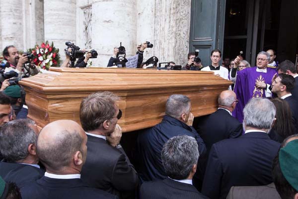 Funerali di Andreotti. Applausi in chiesa