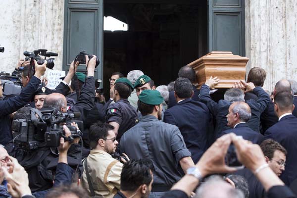 Funerali di Andreotti. Applausi in chiesa