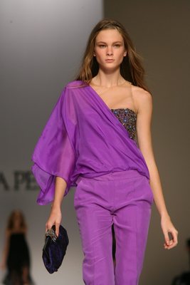 Calzedonia, trattative sotto il vestito. Obiettivo La Perla per puntare al lusso Calzedonia, trattative sotto il vestito. Obiettivo La Perla per puntare al lusso