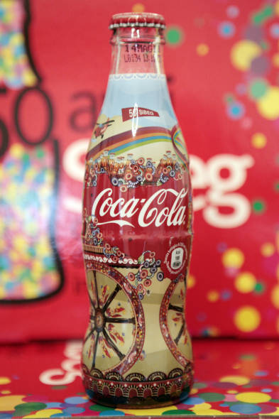 Dopo 127 anni la Coca Cola cambia logo