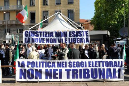 Governo lungo e prescrizione. La strategia di Berlusconi dopo la condanna Mediaset Governo lungo e prescrizione. La strategia di Berlusconi dopo la condanna Mediaset