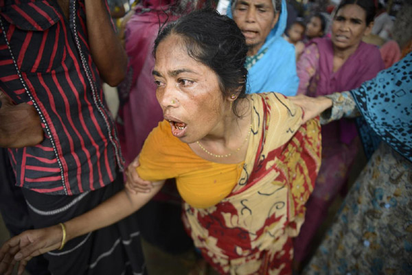 Bangladesh, estratta viva dopo 17 giorni Bangladesh, estratta viva dopo 17 giorni