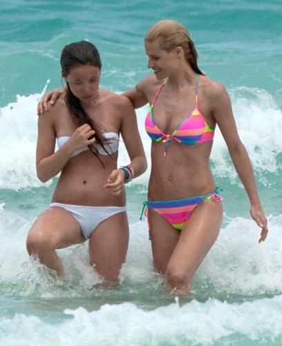 Michelle Hunziker e la gravidanza: “Se nasce femmina ne faccio subito un altro” Michelle Hunziker e la gravidanza: “Se nasce femmina ne faccio subito un altro”