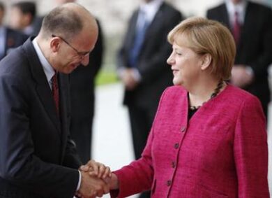 La biografia (non autorizzata) della Merkel: “Ha fatto parte del sistema comunista della Ddr”