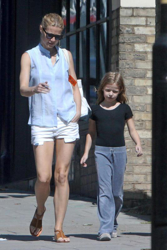 Trasparenze e consigli hot per Gwyneth Paltrow: “rasata” e senza slip sul red carpet