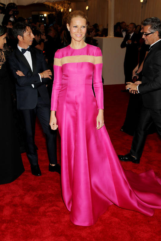 Trasparenze e consigli hot per Gwyneth Paltrow: “rasata” e senza slip sul red carpet