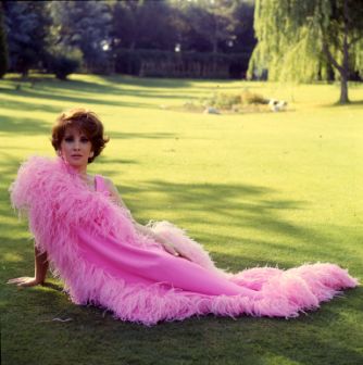 Asta record per gli orecchini della Lollobrigida, battuta Liz Taylor Asta record per gli orecchini della Lollobrigida, battuta Liz Taylor