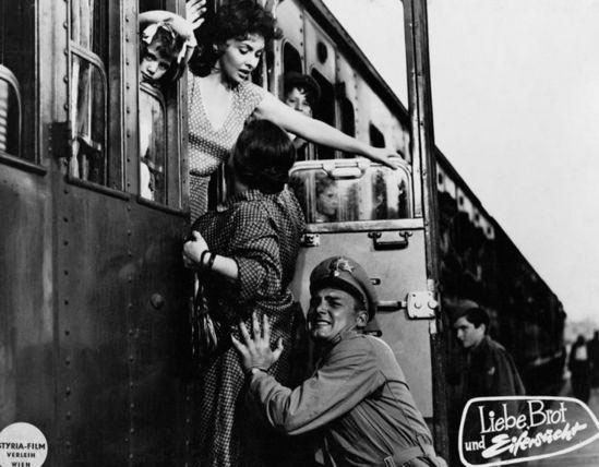 Asta record per gli orecchini della Lollobrigida, battuta Liz Taylor Asta record per gli orecchini della Lollobrigida, battuta Liz Taylor