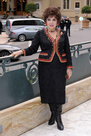 Asta record per gli orecchini della Lollobrigida, battuta Liz Taylor Asta record per gli orecchini della Lollobrigida, battuta Liz Taylor