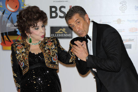 Asta record per gli orecchini della Lollobrigida, battuta Liz Taylor Asta record per gli orecchini della Lollobrigida, battuta Liz Taylor