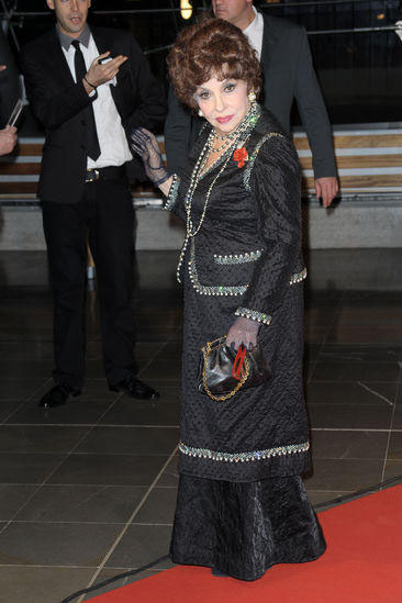 Asta record per gli orecchini della Lollobrigida, battuta Liz Taylor Asta record per gli orecchini della Lollobrigida, battuta Liz Taylor