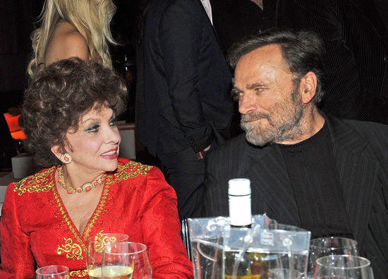 Asta record per gli orecchini della Lollobrigida, battuta Liz Taylor Asta record per gli orecchini della Lollobrigida, battuta Liz Taylor