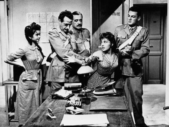 Asta record per gli orecchini della Lollobrigida, battuta Liz Taylor Asta record per gli orecchini della Lollobrigida, battuta Liz Taylor