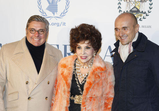 Asta record per gli orecchini della Lollobrigida, battuta Liz Taylor Asta record per gli orecchini della Lollobrigida, battuta Liz Taylor