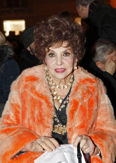 Asta record per gli orecchini della Lollobrigida, battuta Liz Taylor Asta record per gli orecchini della Lollobrigida, battuta Liz Taylor