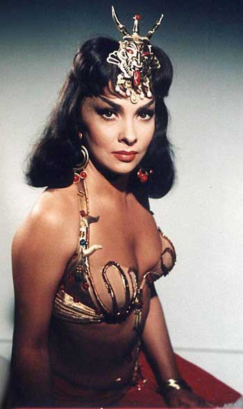 Asta record per gli orecchini della Lollobrigida, battuta Liz Taylor Asta record per gli orecchini della Lollobrigida, battuta Liz Taylor