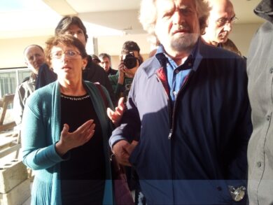 Grillo: “L’Italia va a pezzi e ci regalano lo zuccherino dell’Imu”