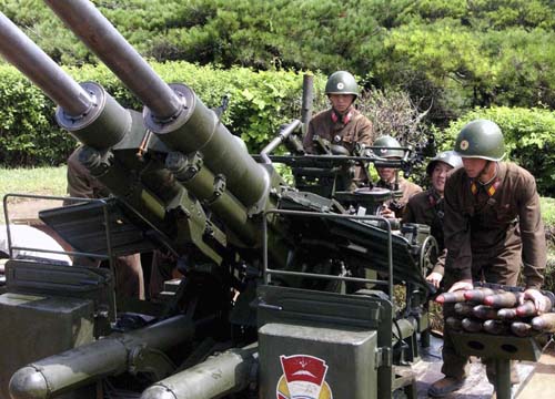 Corea del Nord pronta alla guerra: lancia tre missili Corea del Nord pronta alla guerra: lancia tre missili