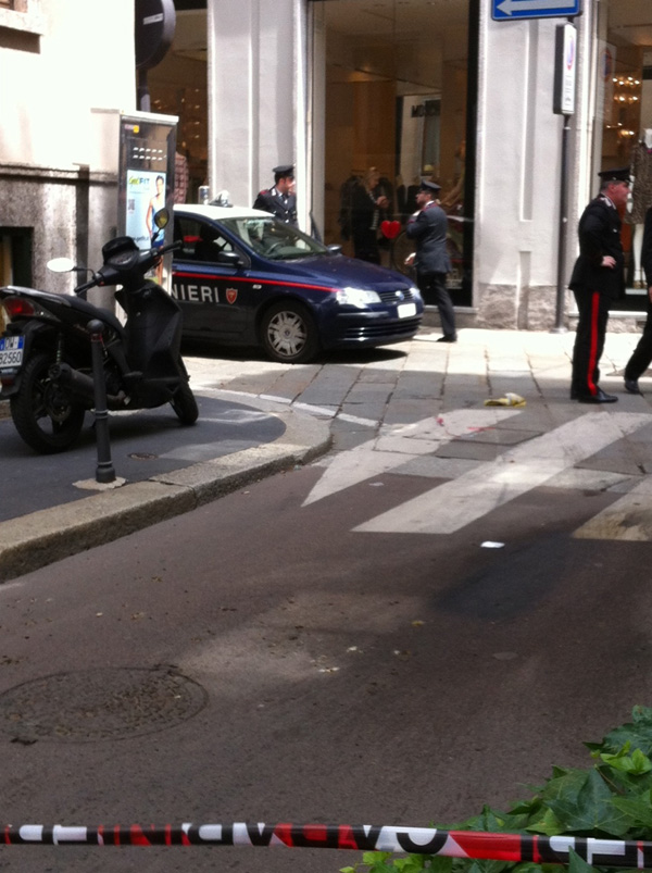 Gioielleria assaltata con molotov. Milano sempre più un Far West Gioielleria assaltata con molotov. Milano sempre più un Far West