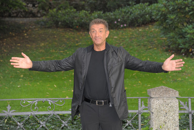 Il fisco indaga su Ezio Greggio: il suo stipendio finiva all’estero Il fisco indaga su Ezio Greggio: il suo stipendio finiva all’estero