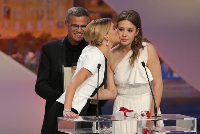 Cannes, l’amore lesbo di Kechiche vince la Palma D’Oro Cannes, l’amore lesbo di Kechiche vince la Palma D’Oro
