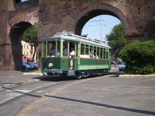 Addio tram: arriva l’autobus elettrico Addio tram: arriva l’autobus elettrico