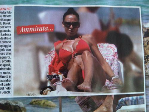 Minetti, palpatine hot in pubblico. Ma con Guè è già finita