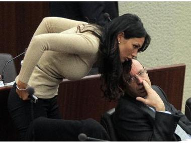 Minetti, palpatine hot in pubblico. Ma con Guè è già finita