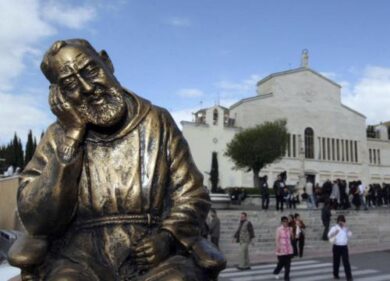 Padre Pio, dal 1° giugno ostensione permanente delle sue spoglie. Con polemica: il cuore andrà a Pietrelcina?