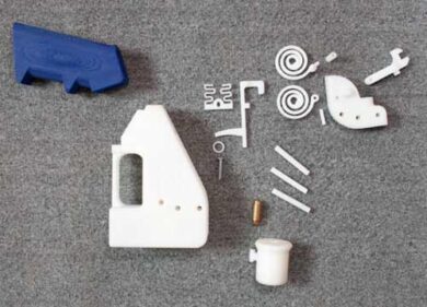 Terrorismo, allarme sui voli. Le armi 3D eludono i metal detector