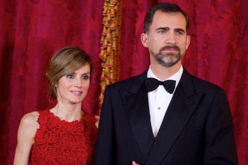 Filippo e Letizia fischiati all’opera di Barcellona Filippo e Letizia fischiati all’opera di Barcellona