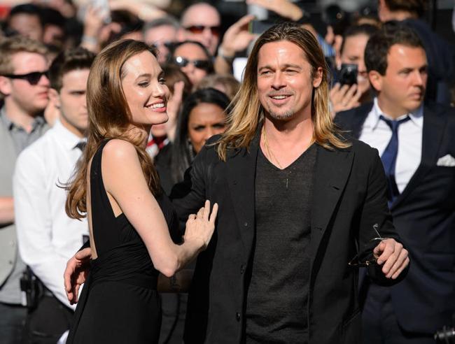 Angelina Jolie torna sul red carpet dopo l’asportazione del seno Angelina Jolie torna sul red carpet dopo l’asportazione del seno
