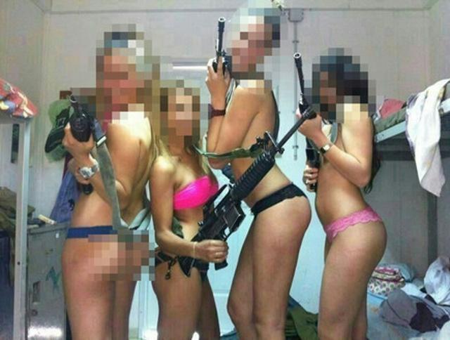 Sul web in tanga e fucile. Le soldatesse che hanno fatto infuriare Israele Sul web in tanga e fucile. Le soldatesse che hanno fatto infuriare Israele
