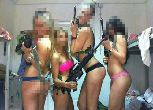 Sul web in tanga e fucile. Le soldatesse che hanno fatto infuriare Israele Sul web in tanga e fucile. Le soldatesse che hanno fatto infuriare Israele