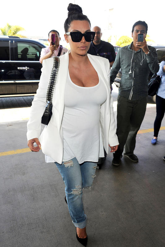 Kim Kardashian diventa una statua: “Incinta è l’ultimo simbolo della fertilità” Kim Kardashian diventa una statua: “Incinta è l’ultimo simbolo della fertilità”