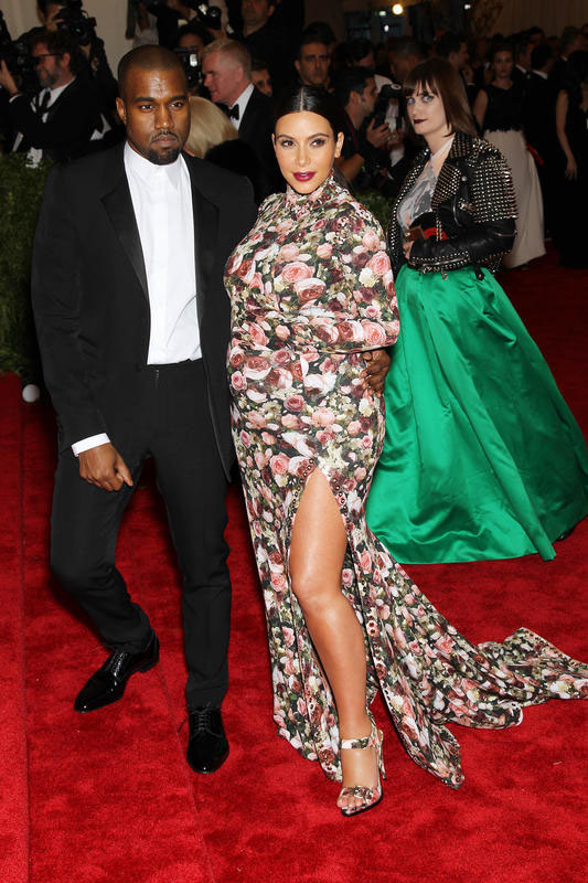 Kim Kardashian diventa una statua: “Incinta è l’ultimo simbolo della fertilità” Kim Kardashian diventa una statua: “Incinta è l’ultimo simbolo della fertilità”