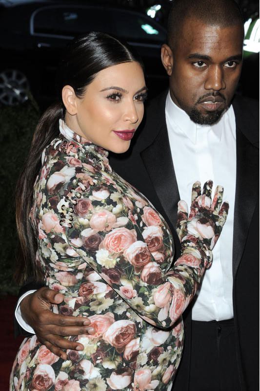 Kim Kardashian diventa una statua: “Incinta è l’ultimo simbolo della fertilità” Kim Kardashian diventa una statua: “Incinta è l’ultimo simbolo della fertilità”