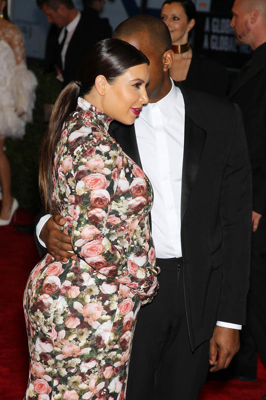 Kim Kardashian diventa una statua: “Incinta è l’ultimo simbolo della fertilità” Kim Kardashian diventa una statua: “Incinta è l’ultimo simbolo della fertilità”