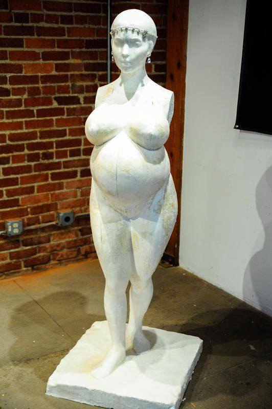 Kim Kardashian diventa una statua: “Incinta è l’ultimo simbolo della fertilità” Kim Kardashian diventa una statua: “Incinta è l’ultimo simbolo della fertilità”