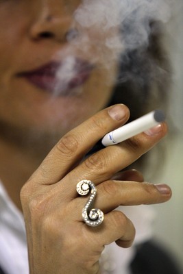 Sigaretta elettronica, sequestri per 5,1 milioni. Usa, i colossi del tabacco investono in e-cig