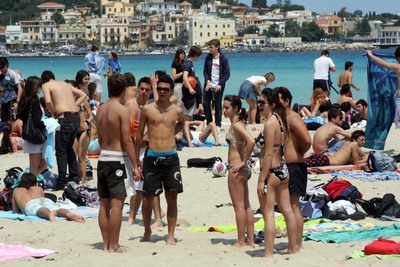 Il Mar Tirreno vince la Guida Blu 2013 delle spiagge Il Mar Tirreno vince la Guida Blu 2013 delle spiagge