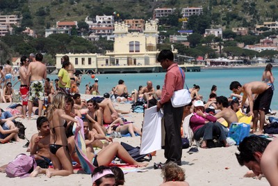 Il Mar Tirreno vince la Guida Blu 2013 delle spiagge Il Mar Tirreno vince la Guida Blu 2013 delle spiagge