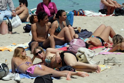 Il Mar Tirreno vince la Guida Blu 2013 delle spiagge Il Mar Tirreno vince la Guida Blu 2013 delle spiagge
